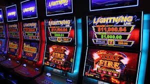 French Roulette wheel at one-hundred-ninety-three with single-zero layout French Roulette wheel layout on one-hundred-ninety-three live-dealer table
